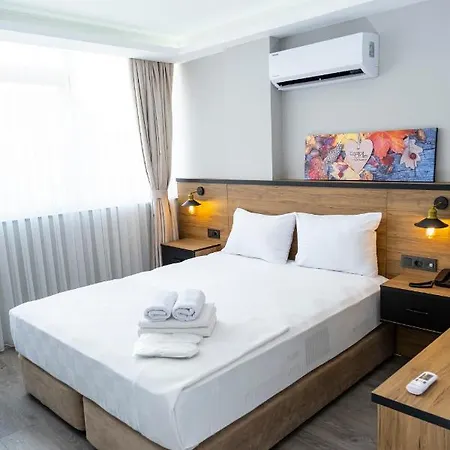 אודיירן Comfort Center Suit Hotel מראה חיצוני תמונה