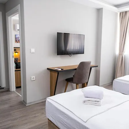 אודיירן Comfort Center Suit Hotel מראה חיצוני תמונה