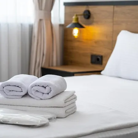 אודיירן Comfort Center Suit Hotel מראה חיצוני תמונה