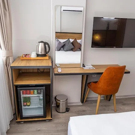 אודיירן Comfort Center Suit Hotel מראה חיצוני תמונה